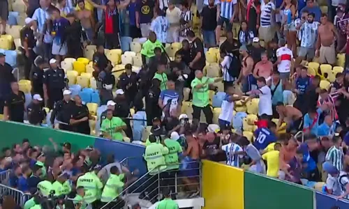 
				
					VÍDEOS: Briga generalizada toma conta de jogo de Brasil x Argentina
				
				
