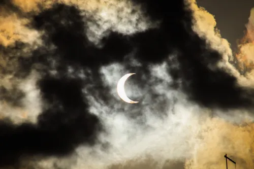 
				
					Veja fotos inéditas do eclipse em Salvador; entenda fenômeno
				
				