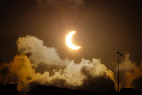 
				
					Veja fotos inéditas do eclipse em Salvador; entenda fenômeno
				
				