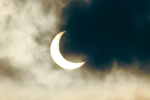 
				
					Veja fotos inéditas do eclipse em Salvador; entenda fenômeno
				
				