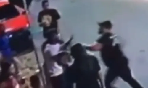 
				
					Vídeo mostra momento em que jovem é esfaqueado em festa universitária
				
				