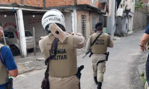 
				
					Vídeo: policiais derrubam barricadas feitas por criminosos no Rio Sena
				
				