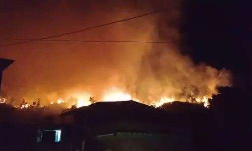 
				
					Vídeos: incêndio atinge área de vegetação em Ilha de Maré
				
				