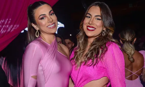 
				
					Virginia deixa calcinha à mostra em look de festa em São Paulo; FOTOS
				
				