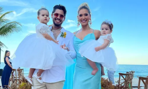 
				
					Virginia e Zé Felipe posam com filhas daminhas em casamento na Bahia
				
				