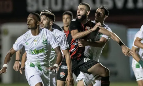 
				
					Vitória faz jogo truncado e abre vantagem para o título
				
				