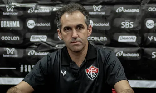 
				
					Vitória segura pressão e quase dispara na Série B
				
				