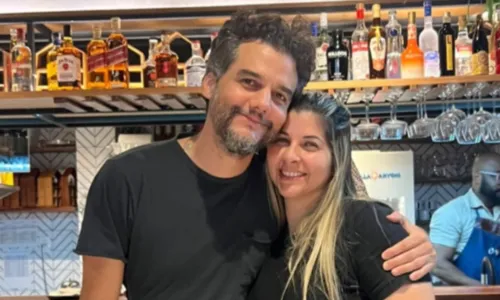 
				
					Wagner Moura curte fim de semana ao lado de amigos em Salvador
				
				