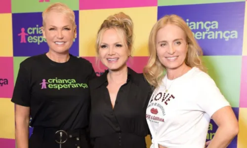 
				
					Xuxa posa com Angélica e Eliana nos bastidores do Criança Esperança
				
				