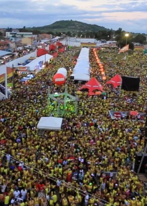 
				
					Confira programação do primeiro dia de shows da Vaquejada de Serrinha
				
				