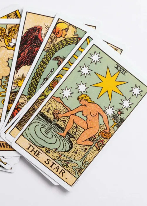 
				
					Descubra qual é a carta do Tarot para agosto de 2023
				
				