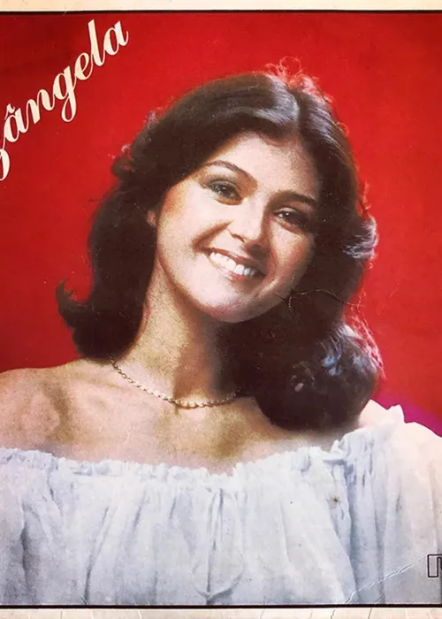 
				
					Nos anos 70, Elizangela vendeu 500 mil cópias cantando hit dançante
				
				