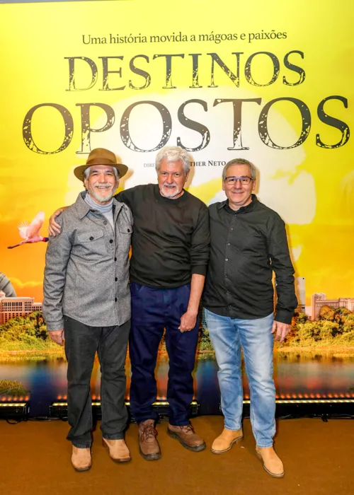 
				
					Pré-estreia de 'Destinos Opostos' reúne elenco em São Paulo
				
				