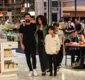 
                  Juliana Paes faz rara aparição com a família em shopping de luxo no RJ