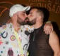 
                  Tiago Abravanel dá beijão em marido durante show comemorativo do É O Tchan
