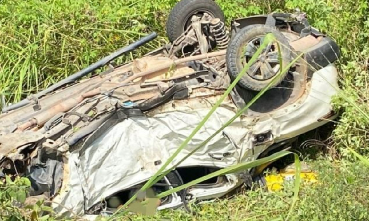 Três adultos e um bebê ficam feridos em acidente entre carro e caminhão, em  Itumbiara