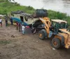 Passageiros morrem após ônibus tombar em rodovia no sudoeste da Bahia