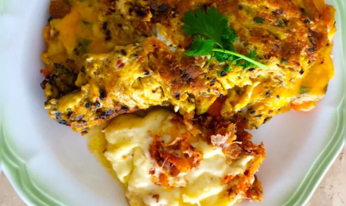 Aprenda como fazer omelete recheado para o café da manhã em 10 minutos