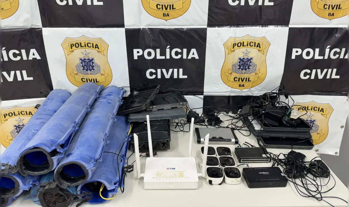 Câmeras de monitoramento instaladas por criminosos são apreendidas em Lauro de Freitas