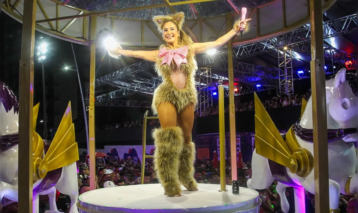 Cantora estreou no Carnaval 2024 nesta sexta-feira (9); ela puxou o bloco Blow Out no Circuito Dodô (Barra/Ondina)