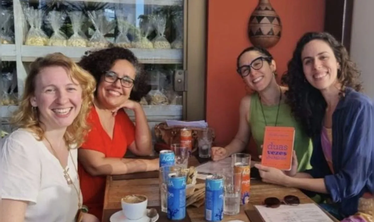 Encontro da dramaturga Natasha Centenaro, as atrizes Angela Mascarenhas e Alice Gramacho e a diretora Nayara Brito