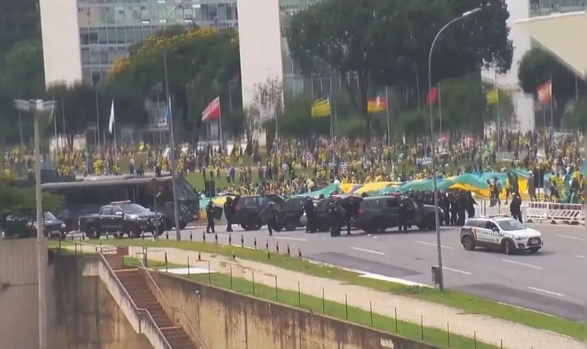 Atos golpistas na Esplanada dos Ministérios, em Brasília, no dia 8 de janeiro