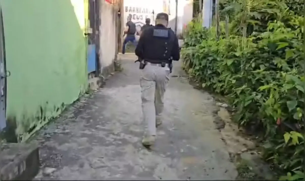 Polícia Civil faz operação contra o tráfico de drogas em Salvador