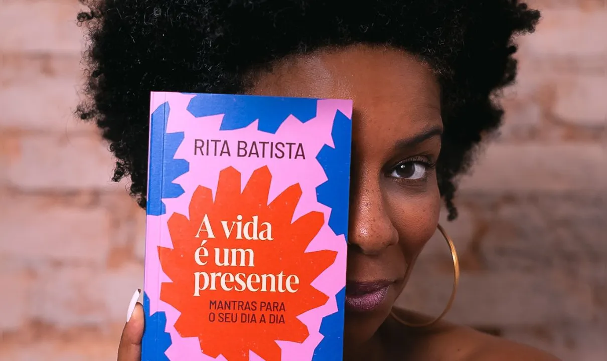 Livro ‘A Vida é um Presente’ será lançado por Rita Batista na Bienal do Livro Bahia 2024