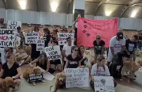 Caso Joca: Tutores de cães realizam protesto no aeroporto de Salvador