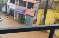 Fortes chuvas geram transtornos e alagamentos em bairros de Salvador