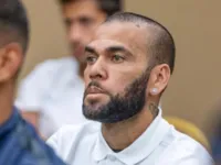Daniel Alves não paga fiança e segue preso na Espanha