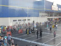 Homem é assassinado em estacionamento de supermercado em Salvador