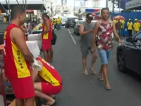 Homem  espancado durante briga em circuito do carnaval de Salvador