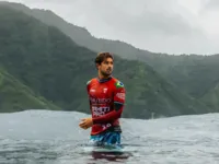 Irmão de Lucas Chumbo sofre acidente em praia do Havaí