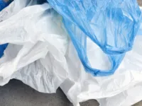 Abolição de sacolas plásticas gratuitas em Salvador divide consumidor