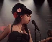 'Back To Black': filme sobre Amy Winehouse estreia nesta quinta (16)