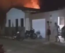 Celular carregando explode na tomada e casa pega fogo na Bahia