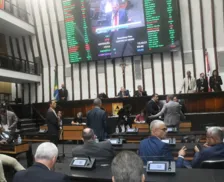 Deputados aprovam reajuste salarial de 4% para servidores da Bahia