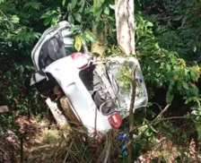 Garota de 12 anos morre em batida de carro com árvore na Bahia