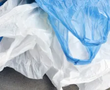 Abolição de sacolas plásticas gratuitas em Salvador divide consumidor