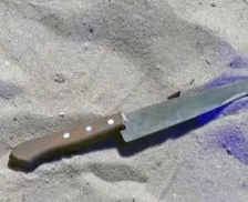 Operação para show de Madonna encontra facas enterradas na areia