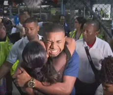 Davi é recebido por multidão no aeroporto de Salvador; veja imagens