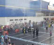 Homem é assassinado em estacionamento de supermercado em Salvador
