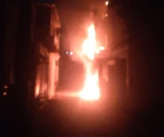Incêndio atinge casa em Salvador e pessoas pulam da janela para fugir