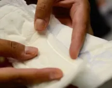 Mais de mil farmácias populares da BA distribuem absorventes de graça