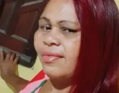 Mulher protege filho de disparos e morre na porta de casa na Bahia