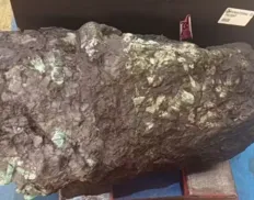 Pedra preciosa encontrada na Bahia é arrematada por R$ 175 milhões