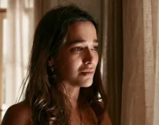 'Renascer': Mariana se desespera ao descobrir casamento de João Pedro
