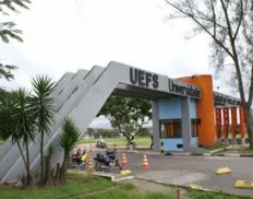 UEFS abre 15 vagas para educadores com salários acima de R$ 1,5 mil