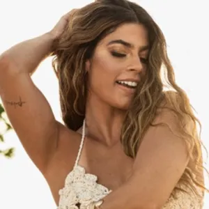 Mariana Mesquita lança single 'Sal da Pele'